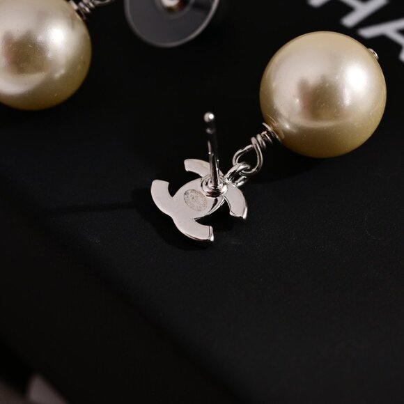 Chanel pendant earrings - Picture 4 of 5